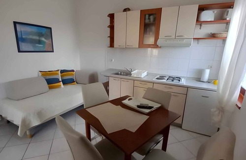 Muline Apartment | Holiday apartment with outdoor shower in the garden