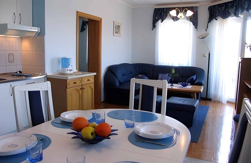 Kraj Apartment | Holiday apartment with pool and 20 m from the Adriatic Sea