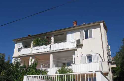 Banjol Apartment | Holiday apartment with terrace and air conditioning