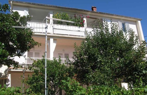 Banjol Apartment | Holiday apartment with terrace and air conditioning