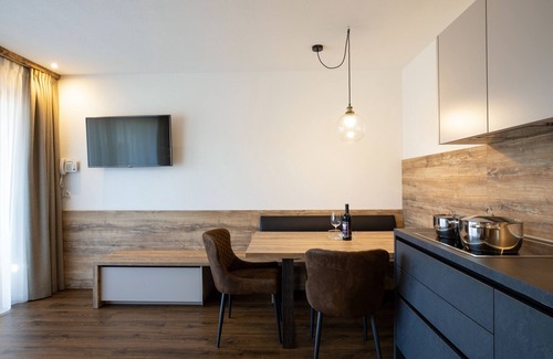 Terento Apartment | Holiday Apartment "Wohnung 5" with Sauna, Terrace & Mountain View