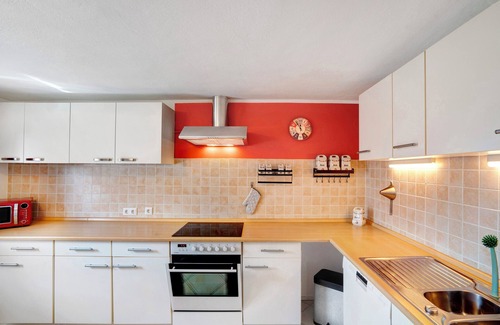Munchen District Apartment | Holiday Apartment 'Zum Hirschen' with Private Terrace and Wi-Fi
