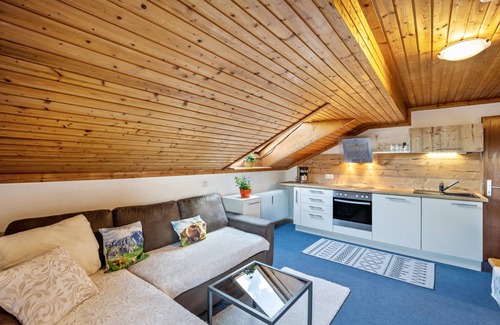 Heitlern Apartment | Holiday Apartment 'Zugspitzblick' with Mountain View, Balcony and Wi-Fi
