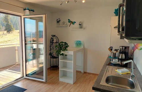 Vils Apartment | Holiday Apartment “Zugspitze” with Mountain View, Wi-Fi & Balcony