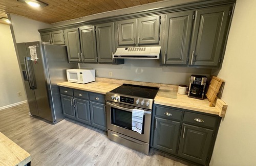 Counce House | Holiday at Pickwick lake minutes away from both marinas! Kid friendly.