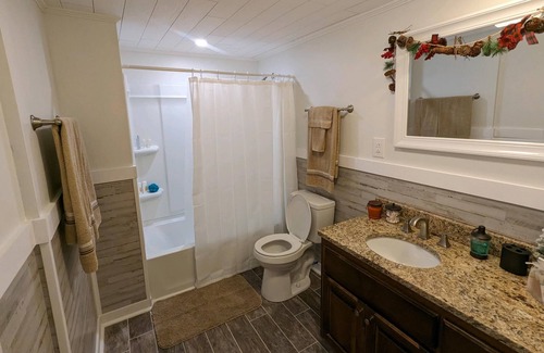 Hazel Green House | Holiday at the farmhouse. Pet-Friendly! 20 min from downtown Huntsville!