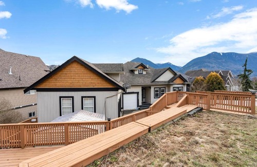 Promontory House | Holiday at Weeden Views