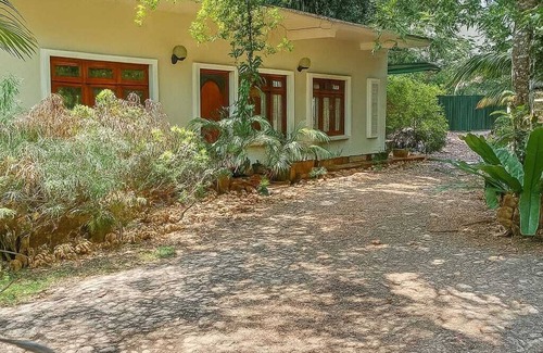 Kandy House | Holiday Bungalow available for families and groups (10 people)