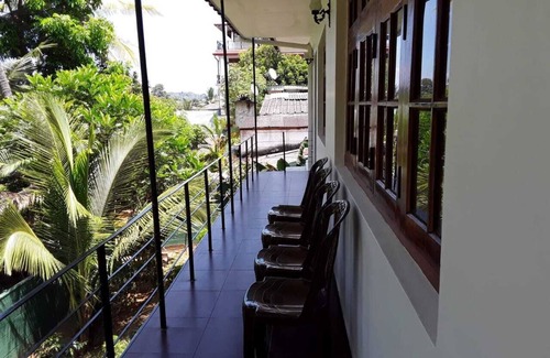 Kandy House | Holiday Bungalow with Garden space