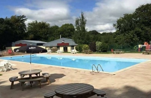 Bont Newydd House | Holiday Cabin Sleeps 5 Glan Gwna Holiday Park