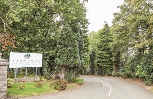 Bont Newydd House | Holiday Cabin Sleeps 5 Glan Gwna Holiday Park