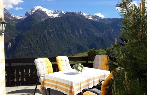 Albula-Alvra Ski Chalet | Holiday home between Davos + Lenzerheide, 8 people, hiking, cycling, swimming