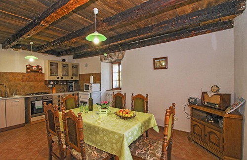 Sumber House | Holiday cottage Erika * 6000 m2 garden, playground, BBQ, dogs welcome