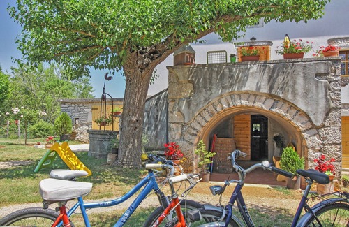Sumber House | Holiday cottage Erika * 6000 m2 garden, playground, BBQ, dogs welcome