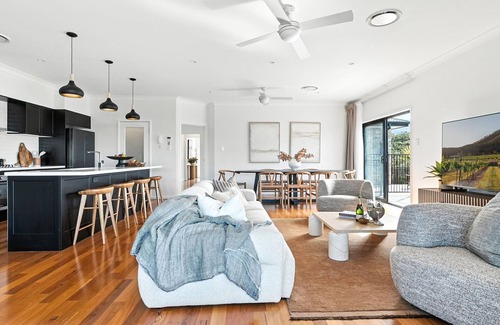 Berry House | Holiday Crescent – Spacious, stylish retreat with pool, perfect