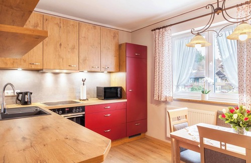 Sonnenbichl Apartment | Holiday Apartment Waldruhe with Balcony, Mountain View & Wi-Fi
