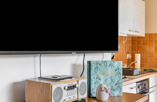 Goldlauter House | Holiday Home 'Konrad' with Private Terrace and Wi-Fi