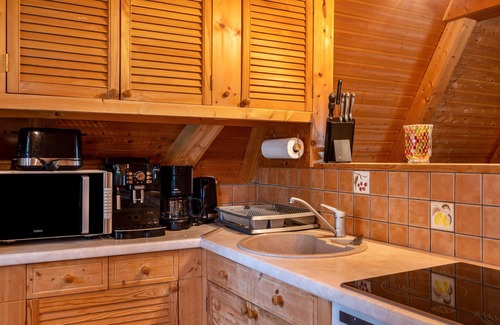 Goldlauter House | Holiday Home 'Alwin' with Private Terrace and Wi-Fi