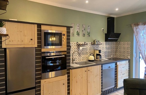 Warnitz House | Holiday Home 'Zur Schwalbe' with Private Terrace, Wi-Fi and Air Conditioning