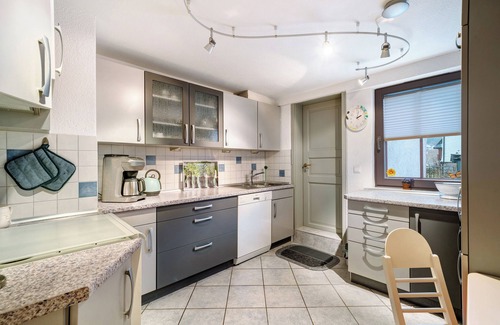 Schonach im Schwarzwald Apartment | Holiday Apartment 'Im Salzgässle' with Mountain View, Shared Garden and Wi-Fi