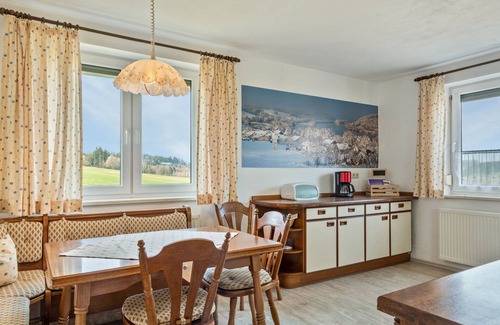 Vilshofen Apartment | Holiday Apartment 'Mitterfelder Donaublick' with Private Terrace, Private Garden and Wi-Fi