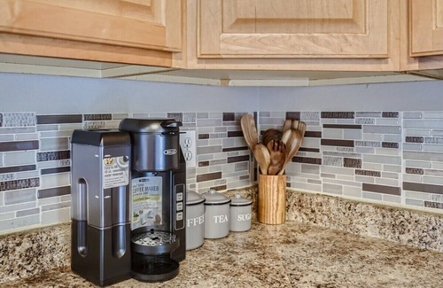 Longmont House | Holiday Discount! Cozy 6BR Retreat for Groups!