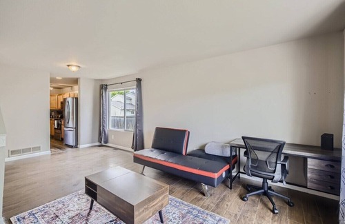 Longmont House | Holiday Discount! Cozy 6BR Retreat for Groups!