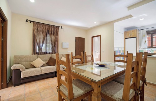 Chiclana de la Frontera House | Holiday Home Casa Rural El Campo with Pool, Garden and Wi-Fi