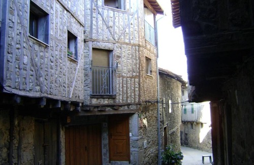 San Martin del Castanar House | Holiday Home 'Casa Lopez' with Mountain View and Balcony