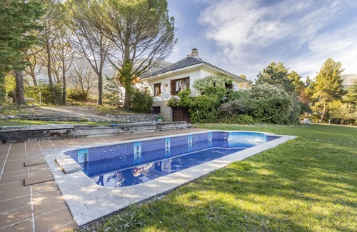 Sant Llorenc de Morunys House | Holiday Home 'Yoar' near Ski Lift with Mountain View & Wi-Fi