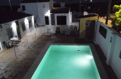 Lora Del Rio House | Holiday Home 'La Fillita' with Shared Pool, Wi-Fi and Air Conditioning