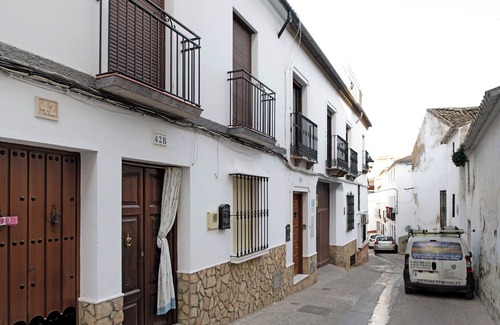 Setenil de las Bodegas House | Holiday Home 'El Aroma Del Dulce' with Mountain View, Wi-Fi and Air Conditioning