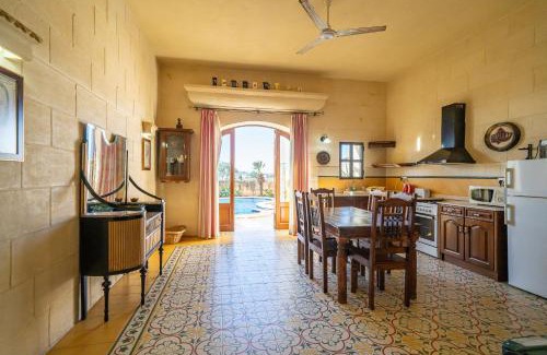 Xewkija House | Holiday Farmhouse with Private Pool