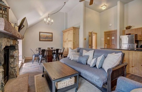 River Run Condo | Holiday for 4 | Prime Location + Exclusive Privacy