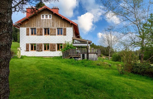 Ban-sur-Meurthe-Clefcy House | Holiday Home 'Gîte La Ramée' with Mountain View, Private Terrace and Wi-Fi