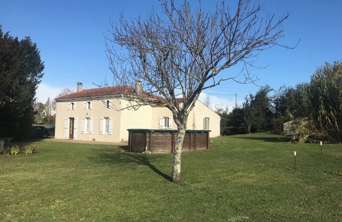 Saint-Ciers-sur-Gironde House | Holiday home in the countryside