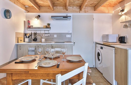 Saint-Julien-des-Landes Apartment | Holiday Apartment "Studio Le Petit Julien" with Shared Garden & Wi-Fi