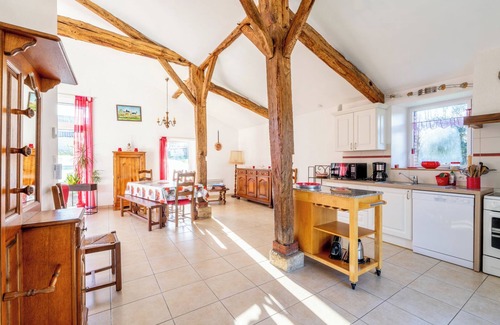 Saint-Julien-des-Landes House | Holiday Home 'La Grange - Gîte Calme En Campagne' with Private Terrace, Private Garden and Wi-Fi