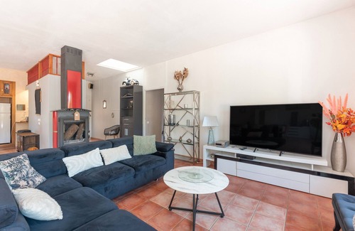 Saint-Laurent-de-Neste House | Holiday Home 'Maison Zoé' with Private Pool, Private Terrace and Wi-Fi