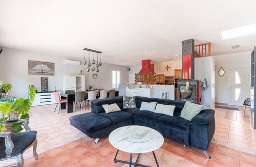 Saint-Laurent-de-Neste House | Holiday Home 'Maison Zoé' with Private Pool, Private Terrace and Wi-Fi
