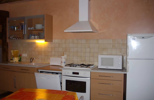 Saint-Mamet-la-Salvetat House | Holiday Home 'Gîte Le Rosier' with Wi-Fi