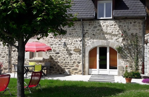 Saint-Mamet-la-Salvetat House | Holiday Home 'Gîte Le Rosier' with Wi-Fi