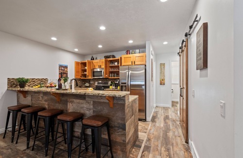 Willow Bend East House | Holiday Getaway - Centrally Located Park City Townhome with Private Hot Tub + Quail Meadows 23