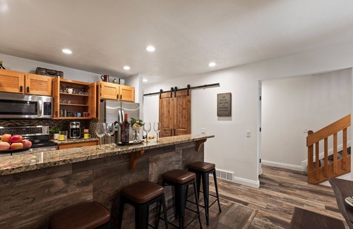 Willow Bend East House | Holiday Getaway - Centrally Located Park City Townhome with Private Hot Tub + Quail Meadows 23