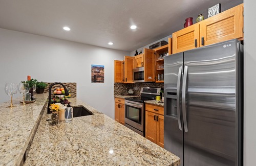 Willow Bend East House | Holiday Getaway - Centrally Located Park City Townhome with Private Hot Tub + Quail Meadows 23