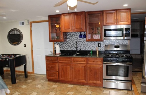 Maryland Apartment | Holiday Getaway - Hot tub with Goodyear Lake Views