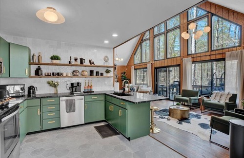 Gouldsboro Ski Chalet | Holiday getaway w/sauna hot tub kayaks games bikes griddle EV