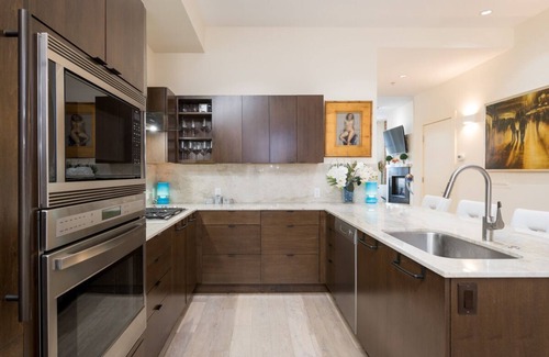 Ketchum Condo | Holiday Getaways Available! Chic Condo in Downtown Ketchum with Fire Pit & Mountain Views