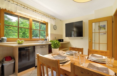 Luckendorf House | Holiday Home 'Ferienhaus 'zum Zaunkönig' with Private Terrace, Private Garden and Wi-Fi