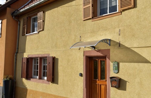 Dossenheim-sur-Zinsel House | Holiday Home "Chez Jeanne, Charming House" with Private Garden and Wi-Fi